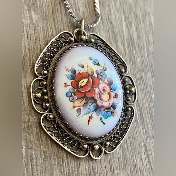 Vintage Monet Floral Pendant Necklace - Picture 5 of 7